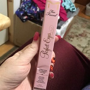 Perfect eyes waterproof eyeliner